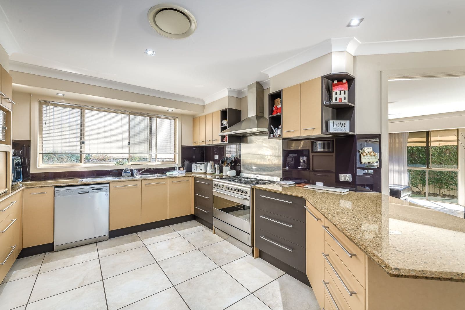 120 Crestwood Drive, Molendinar QLD 4214, Molendinar - Thumbnail 5