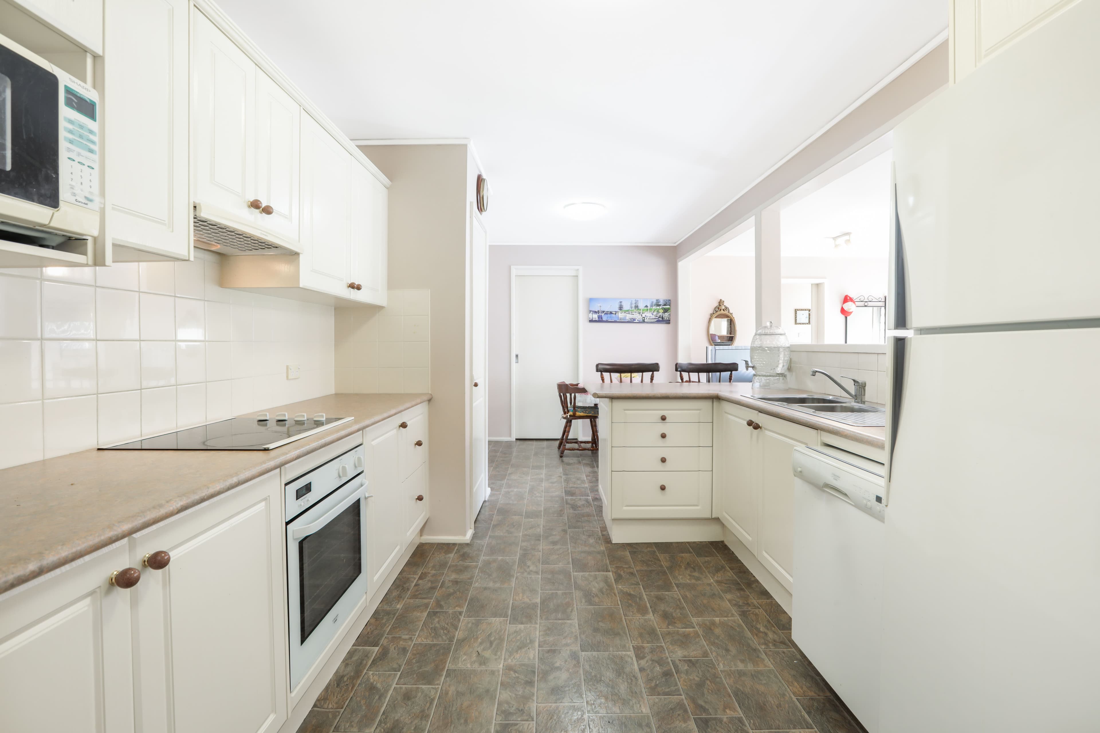13 Baldwin Avenue, Winston Hills - Thumbnail 3