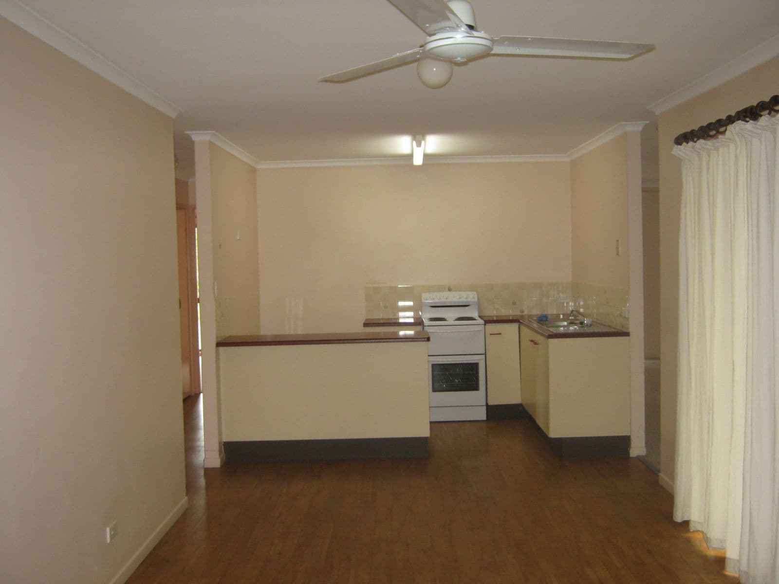 7 Balaton Street, RIVERHILLS QLD 4074, Riverhills - Thumbnail 2