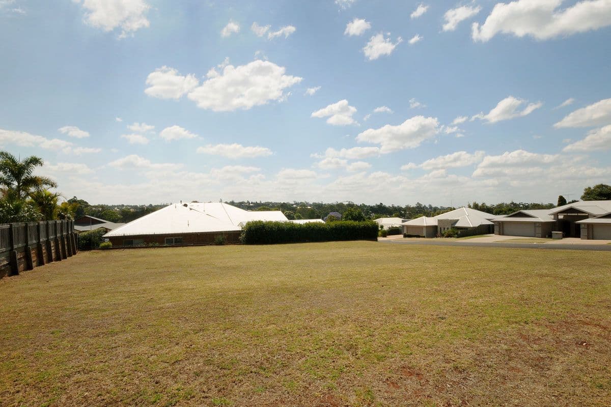 11 Pelican Drive, RANGEVILLE QLD 4350, Rangeville - Thumbnail 2