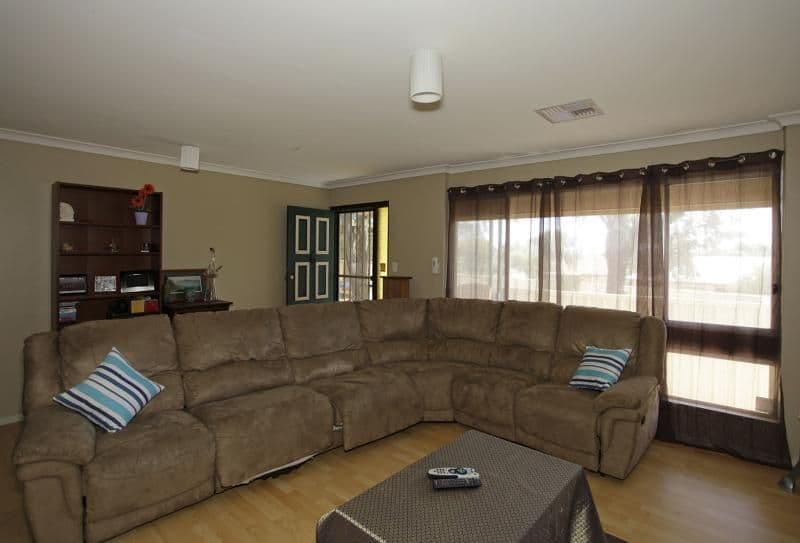 46 Williams Avenue, HACKHAM WEST SA 5163, Hackham West - Thumbnail 3
