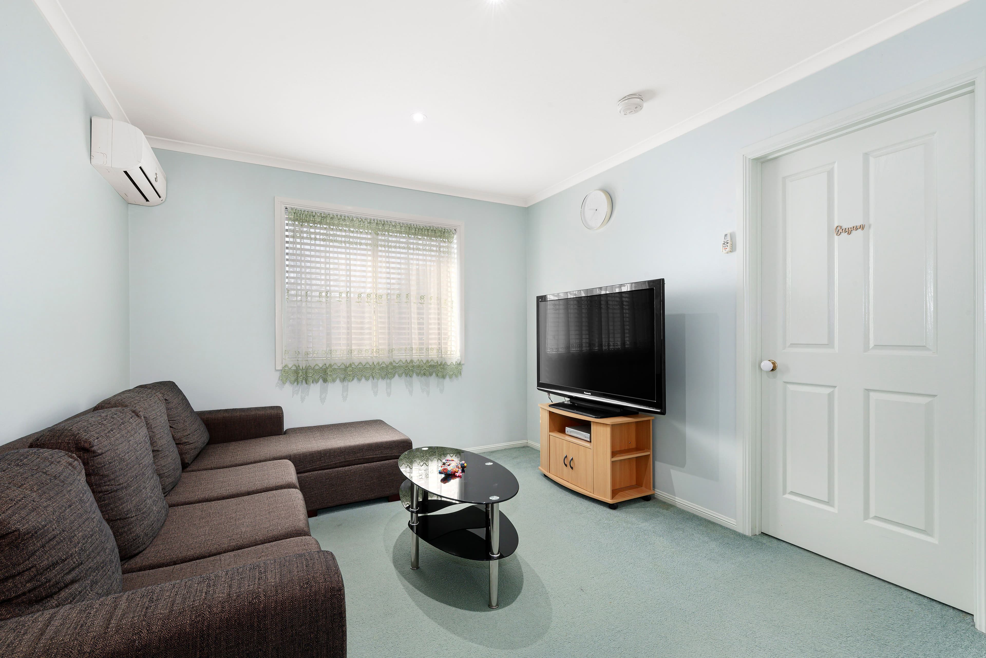 35 Gearon Avenue, Rowville VIC 3178, Rowville - Thumbnail 3