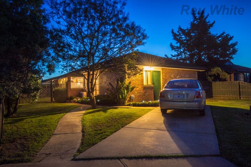 13 St Lawrence Close, WERRIBEE VIC 3030, Werribee - Thumbnail 2