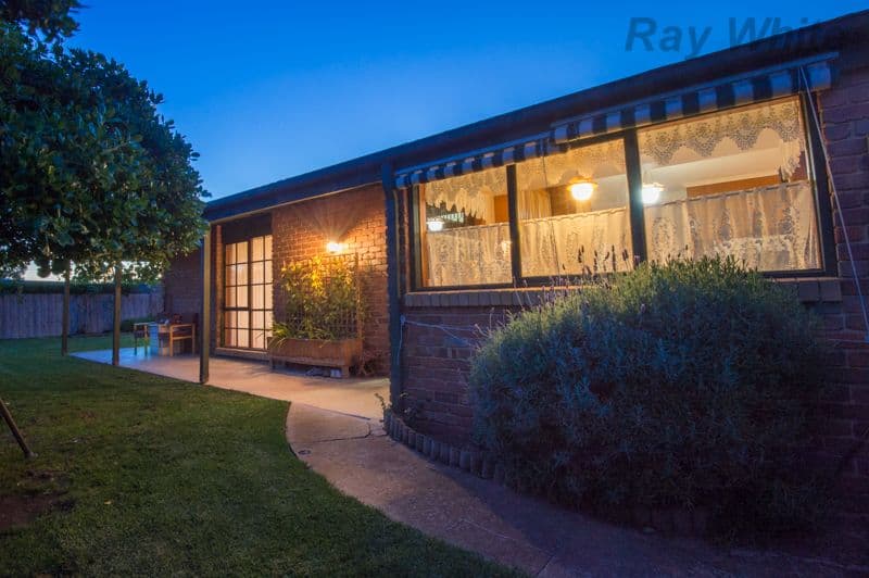 13 St Lawrence Close, WERRIBEE VIC 3030, Werribee - Thumbnail 3