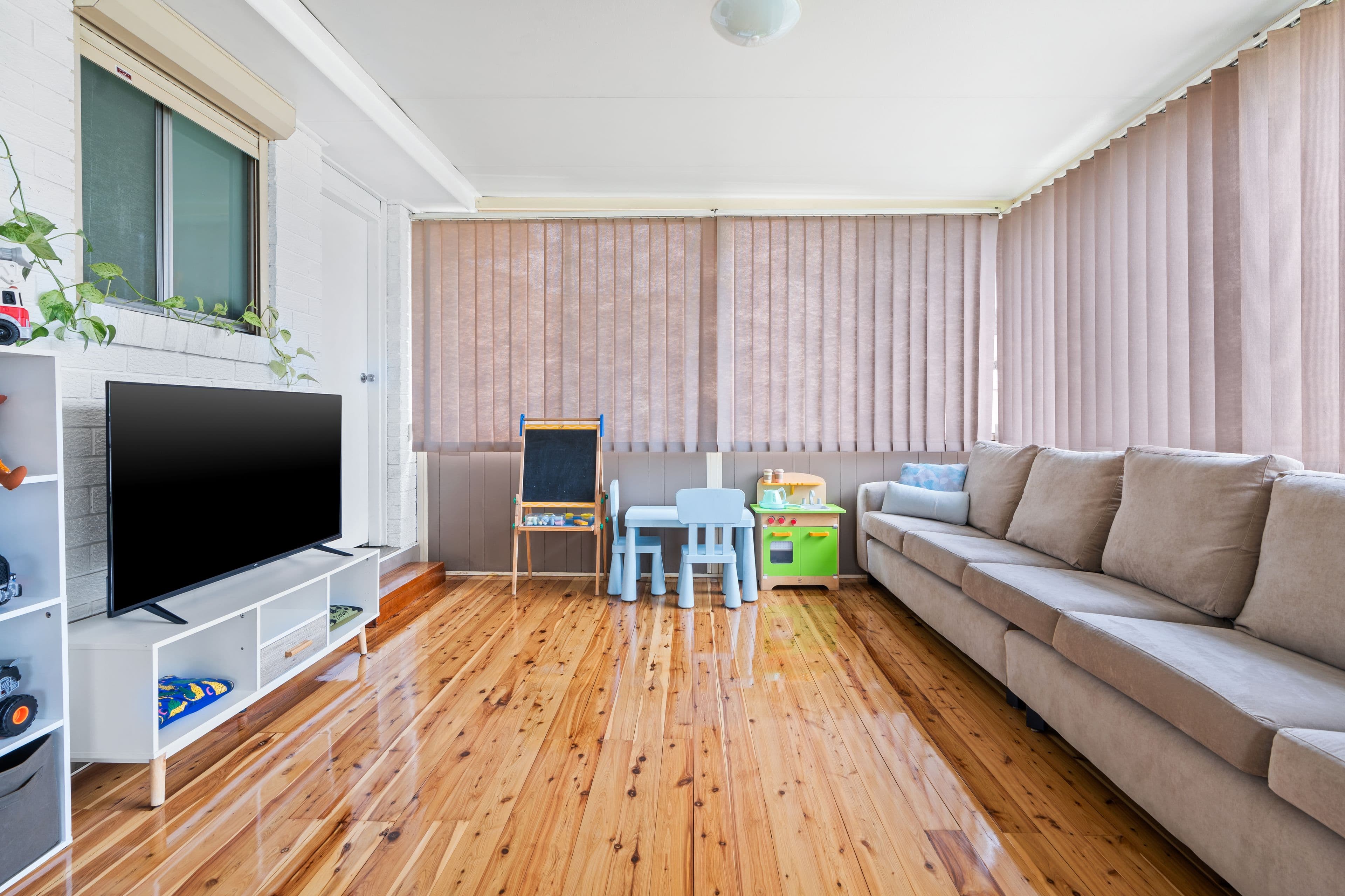 8 Coolatai Crescent, Bossley Park NSW 2176, Bossley Park - Thumbnail 3