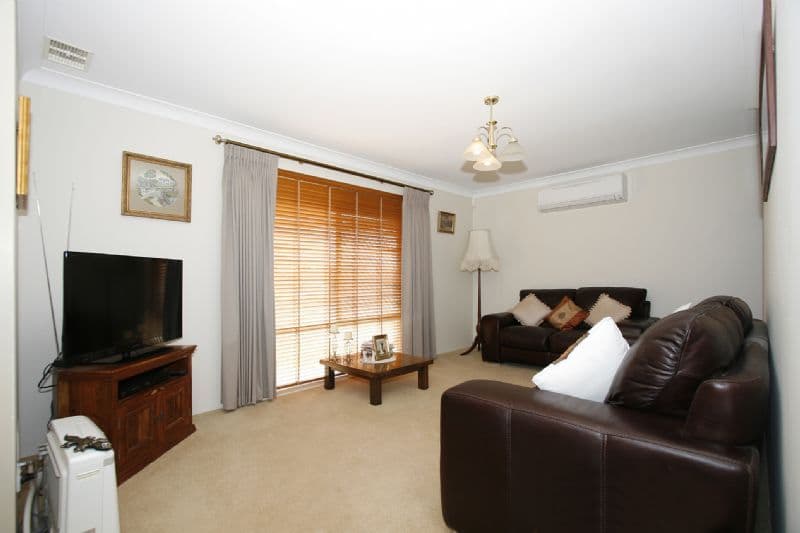 4 Honeyeater Glade, HUNTINGDALE WA 6110, Huntingdale - Thumbnail 2