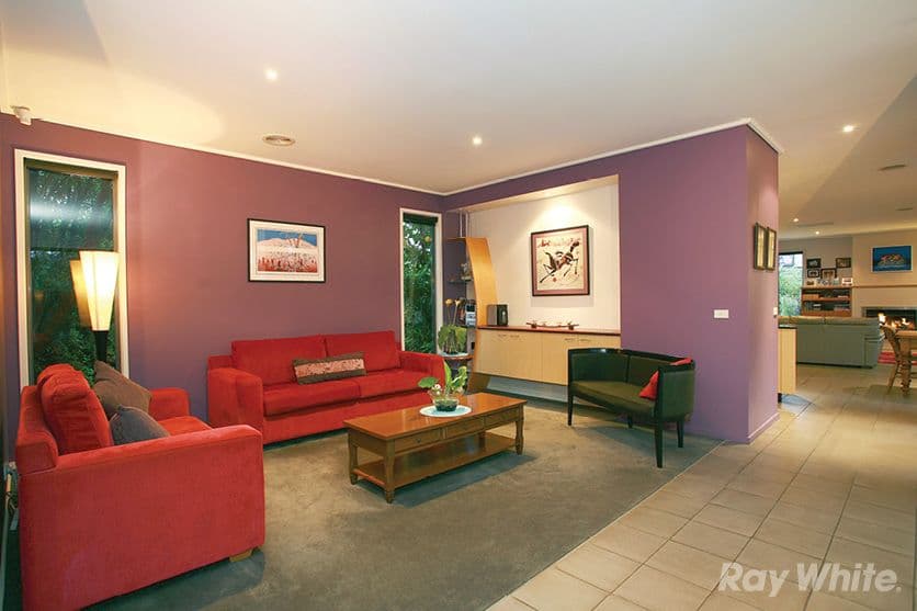 10 Deirdre Street, Glen Waverley VIC 3150, Glen Waverley - Thumbnail 4