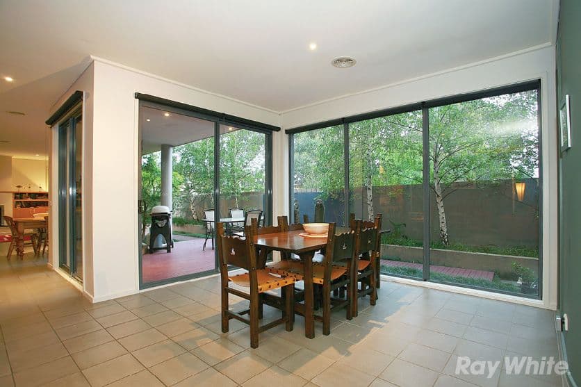 10 Deirdre Street, Glen Waverley VIC 3150, Glen Waverley - Thumbnail 5