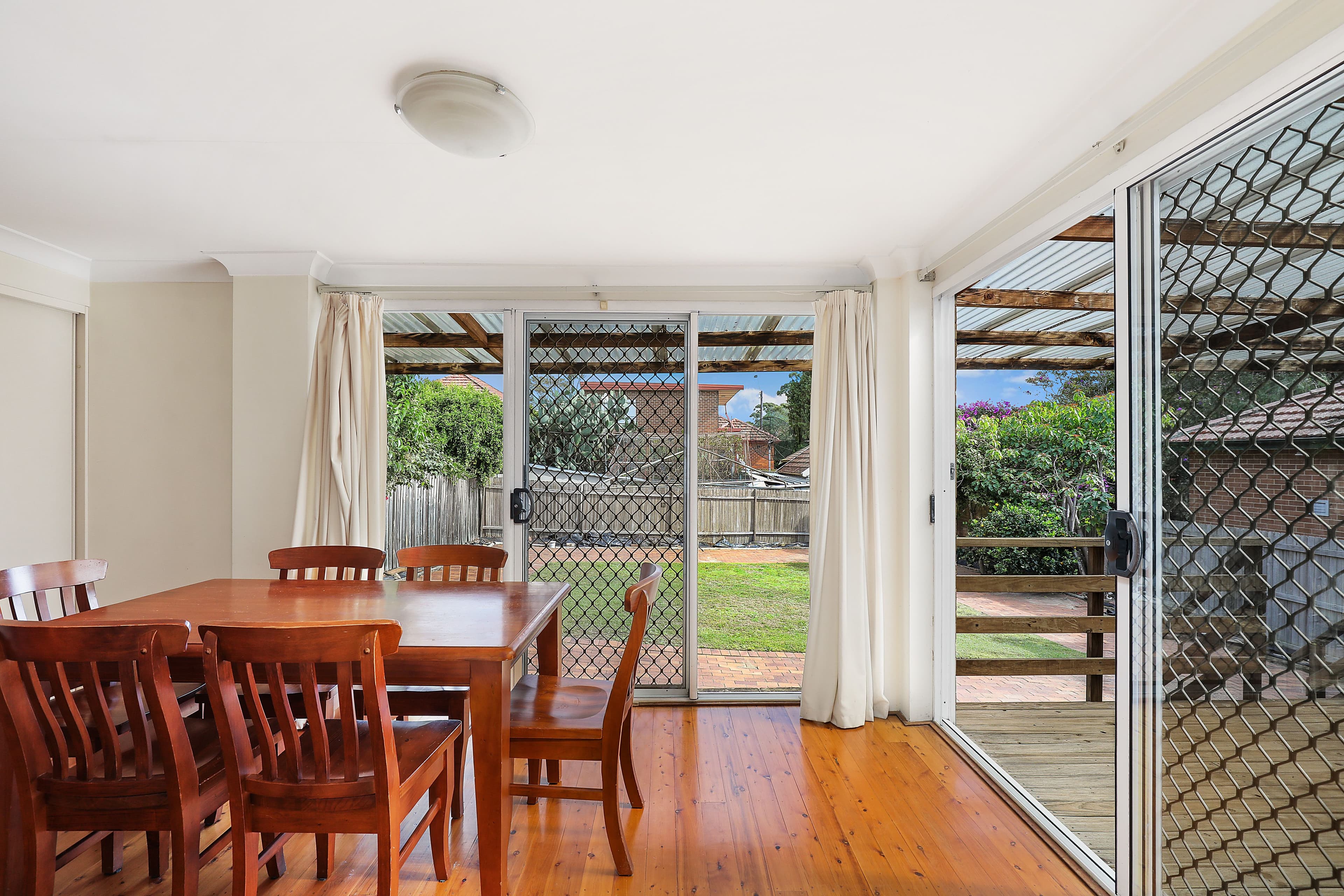 24 Raeburn Avenue, Castlecrag - Thumbnail 3