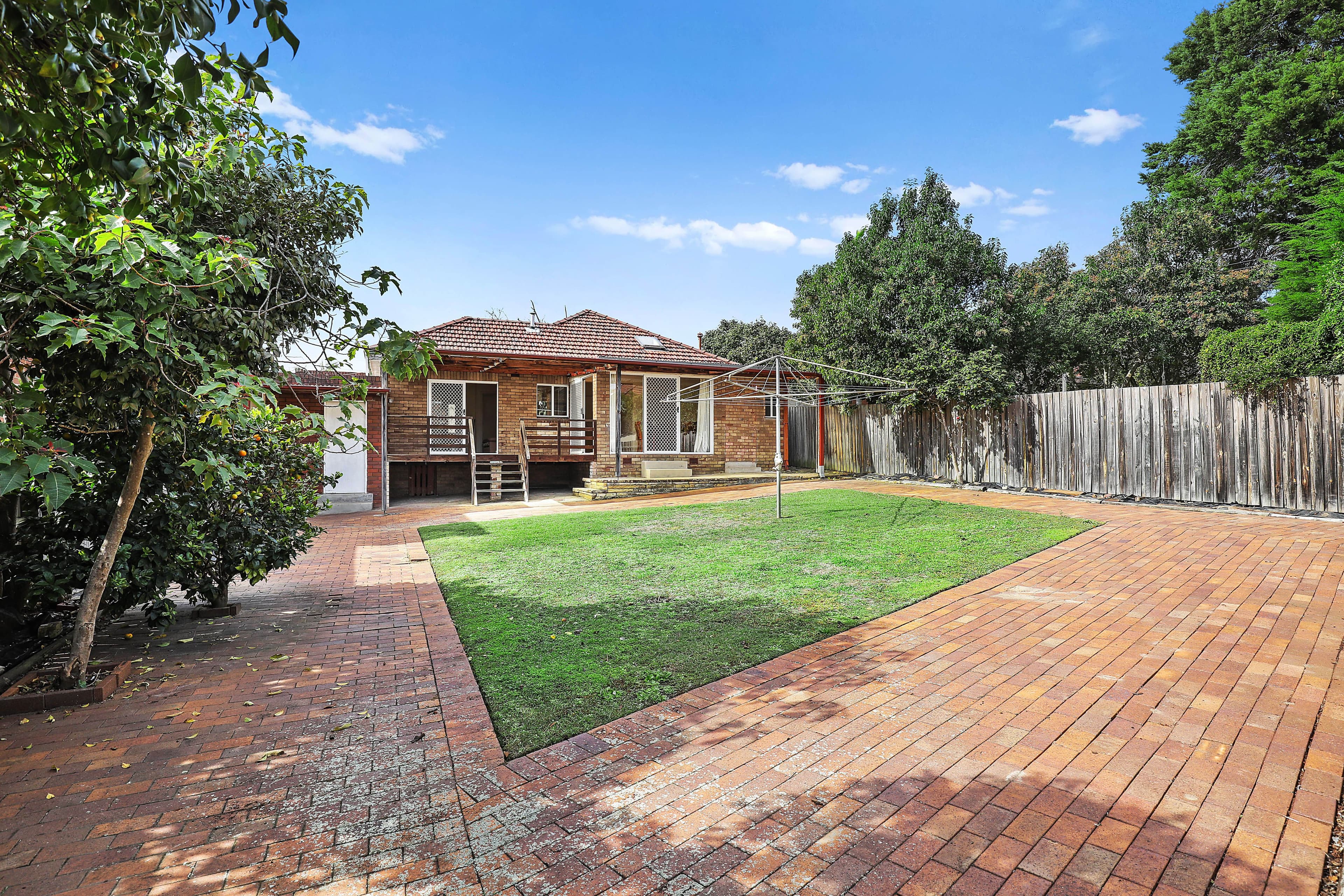 24 Raeburn Avenue, Castlecrag - Thumbnail 7