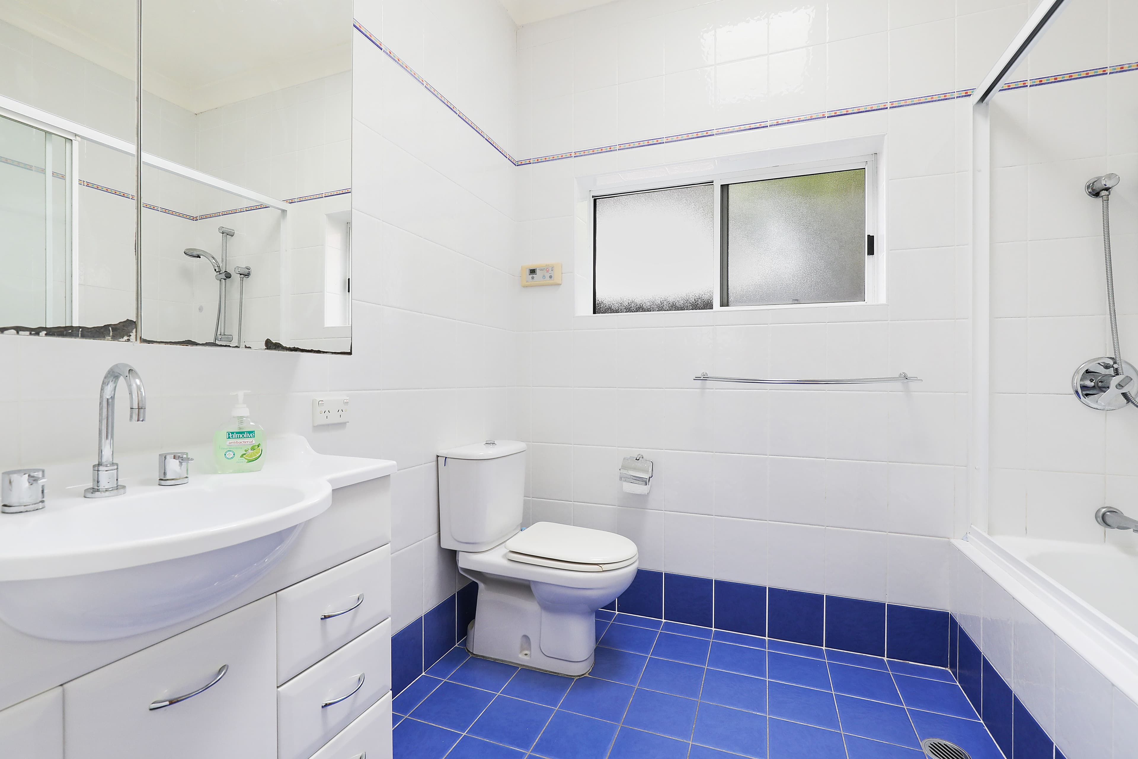 24 Raeburn Avenue, Castlecrag - Thumbnail 8