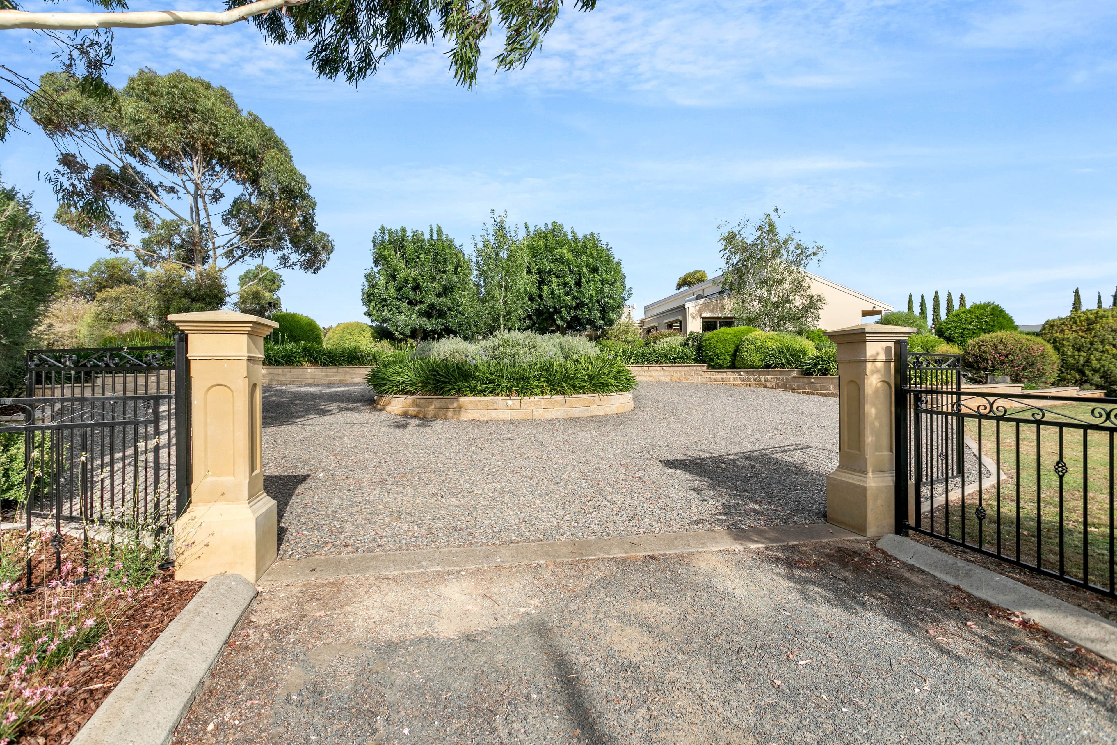 13 Adelaide Road, Strathalbyn SA 5255, Strathalbyn - Thumbnail 2