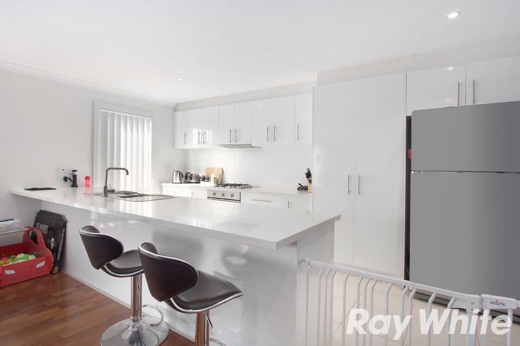 15 Arrow Road, Cranbourne East VIC 3977, Cranbourne East - Thumbnail 2