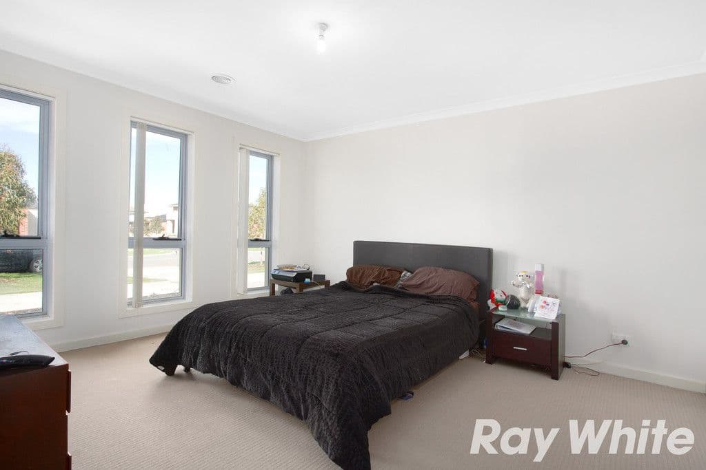 15 Arrow Road, Cranbourne East VIC 3977, Cranbourne East - Thumbnail 6