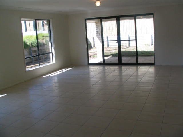 29 Bobbie Street, PARKINSON QLD 4115, Parkinson - Thumbnail 2