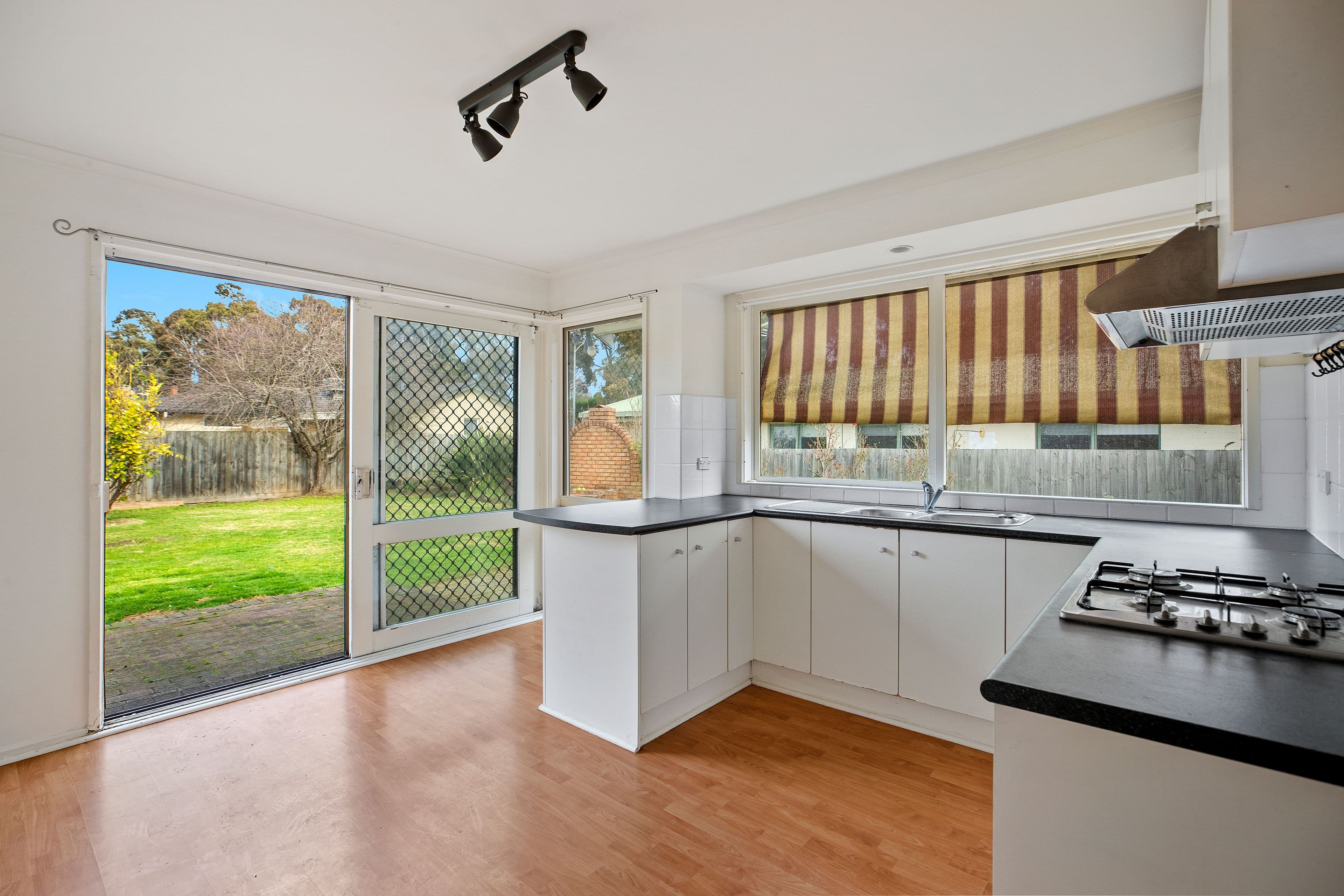 4 Goulburn Drive, Rowville VIC 3178, Rowville - Thumbnail 4