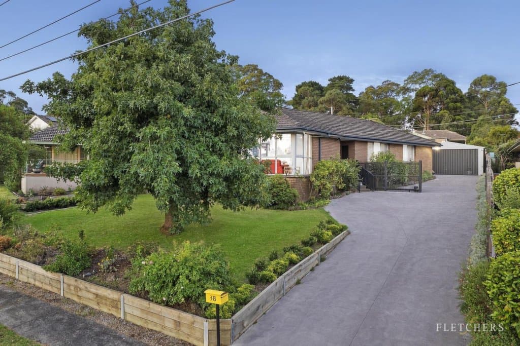 38 Ballantyne Crescent, Morwell - Image 1