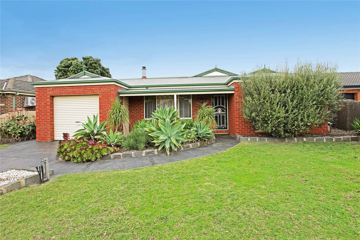 4 Bernard Court, LARA VIC 3212, Lara - Image 1