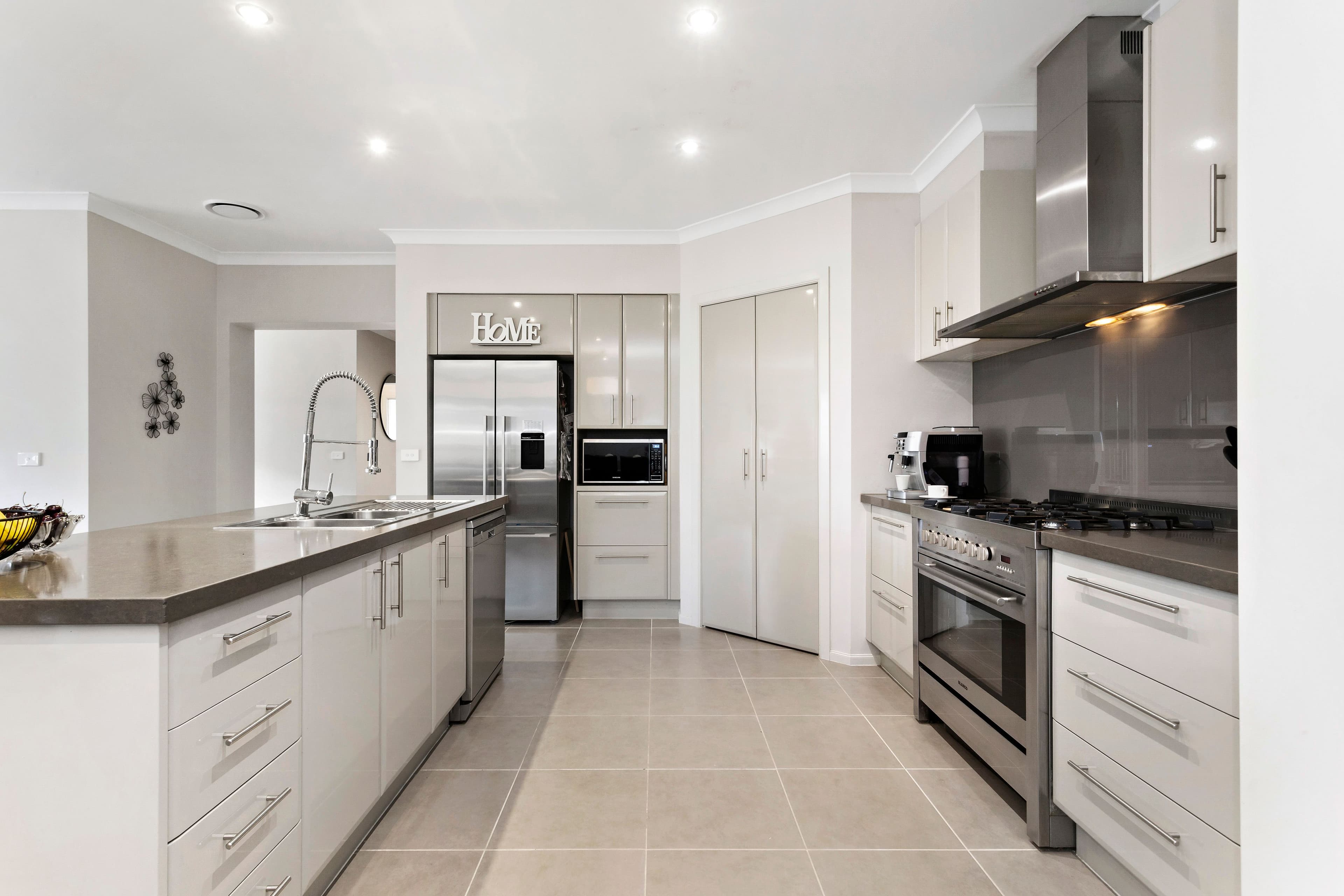 14 Abbotswood Road, Doreen VIC 3754, Doreen - Thumbnail 3