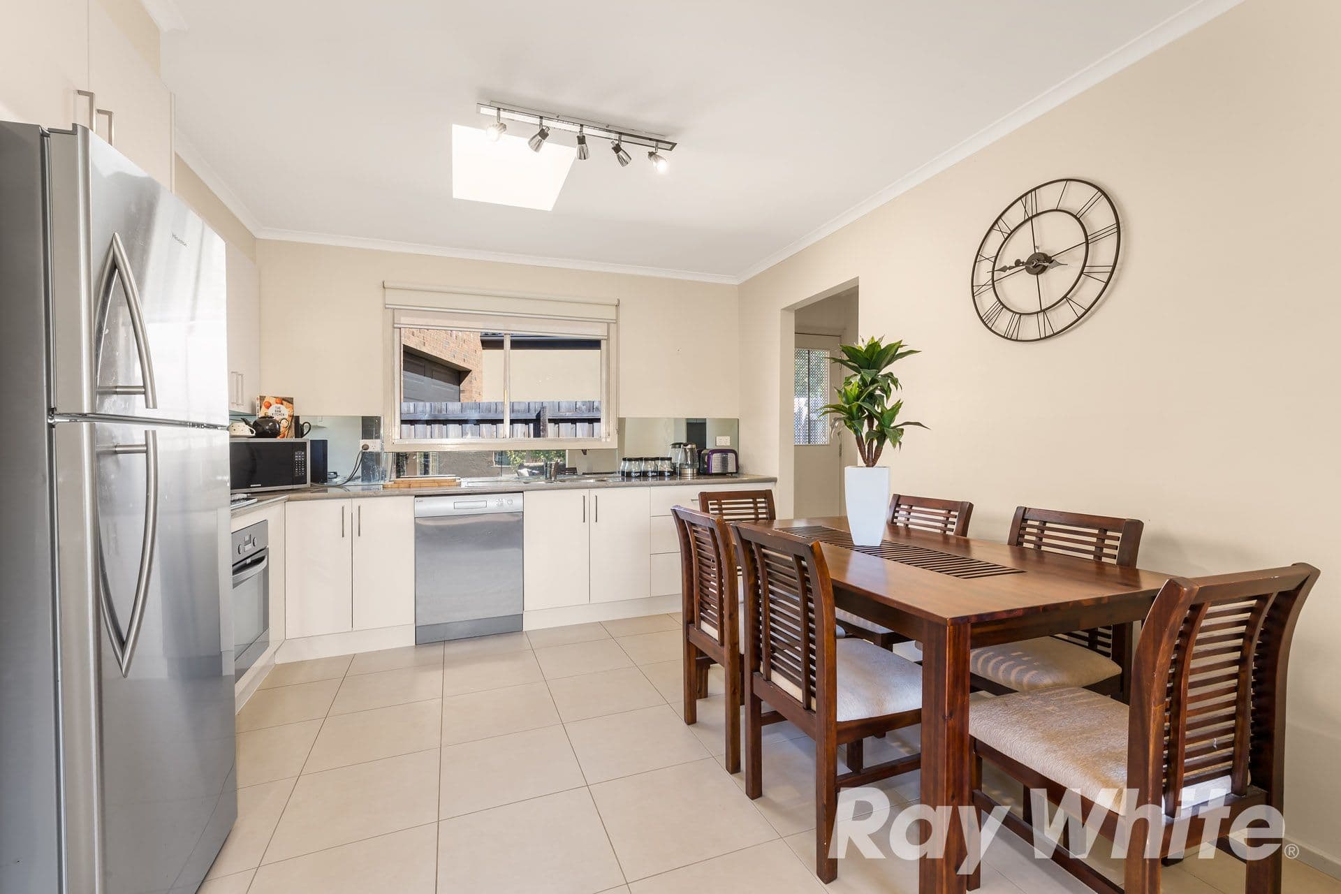 1 Meredith Close, Mooroolbark VIC 3138, Mooroolbark - Thumbnail 3