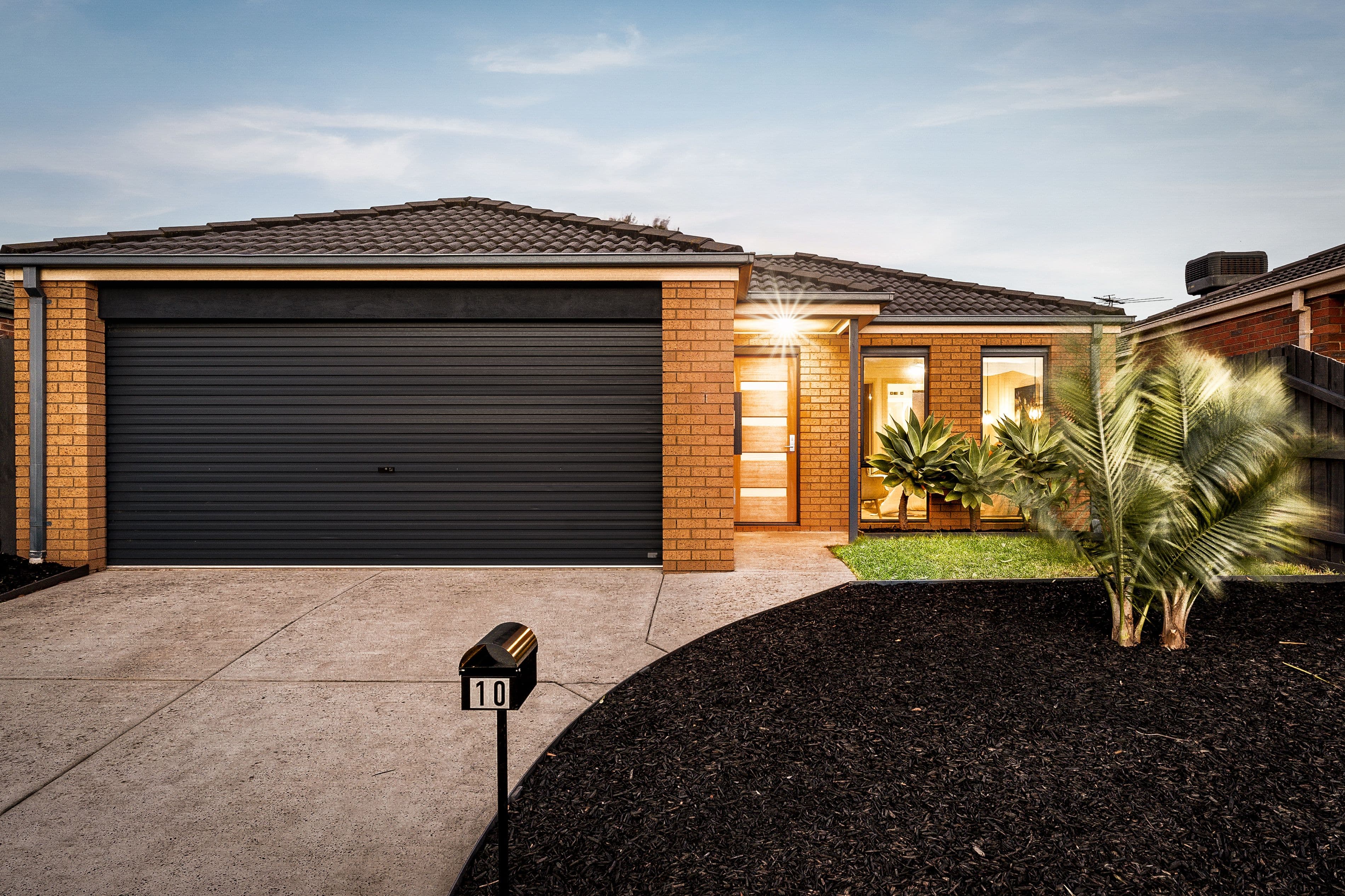 10 Sir Thomas Drive, Pakenham VIC 3810, Pakenham - Image 1