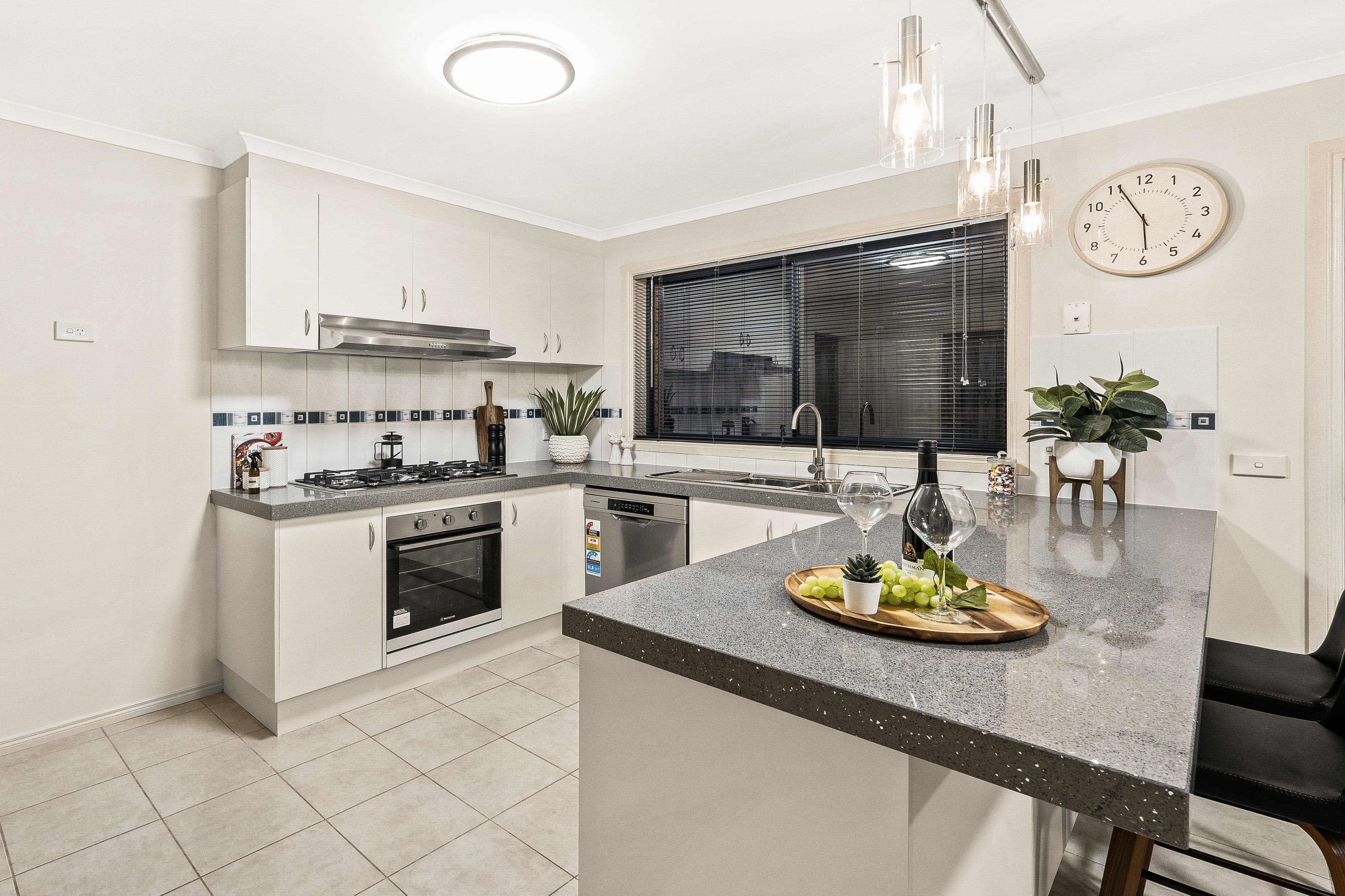 10 Sir Thomas Drive, Pakenham VIC 3810, Pakenham - Thumbnail 3