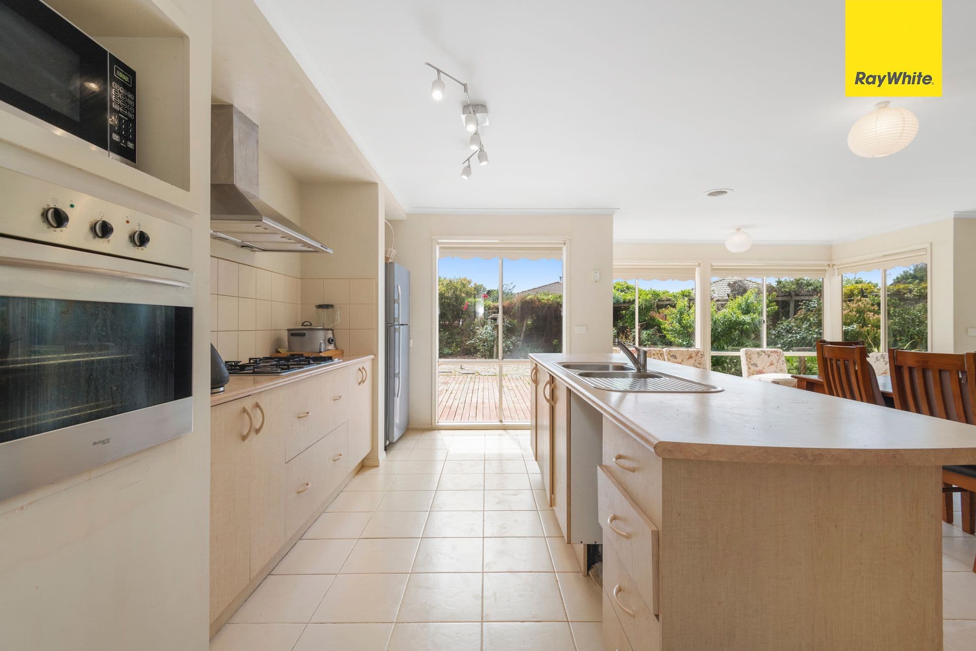 10 Bluebell Court, Melton West VIC 3337, Melton West - Thumbnail 6