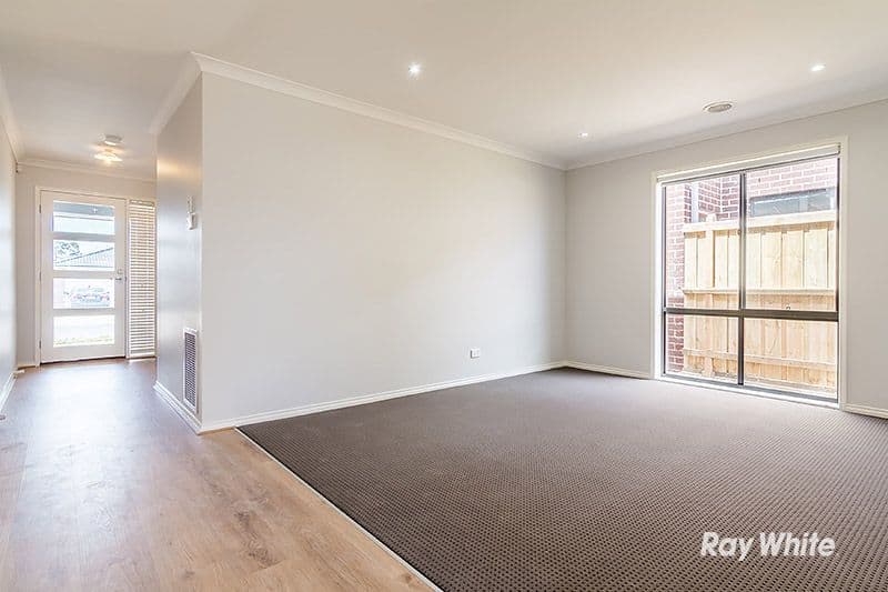 24 Saloon Circuit, Clyde North VIC 3978, Clyde North - Thumbnail 2