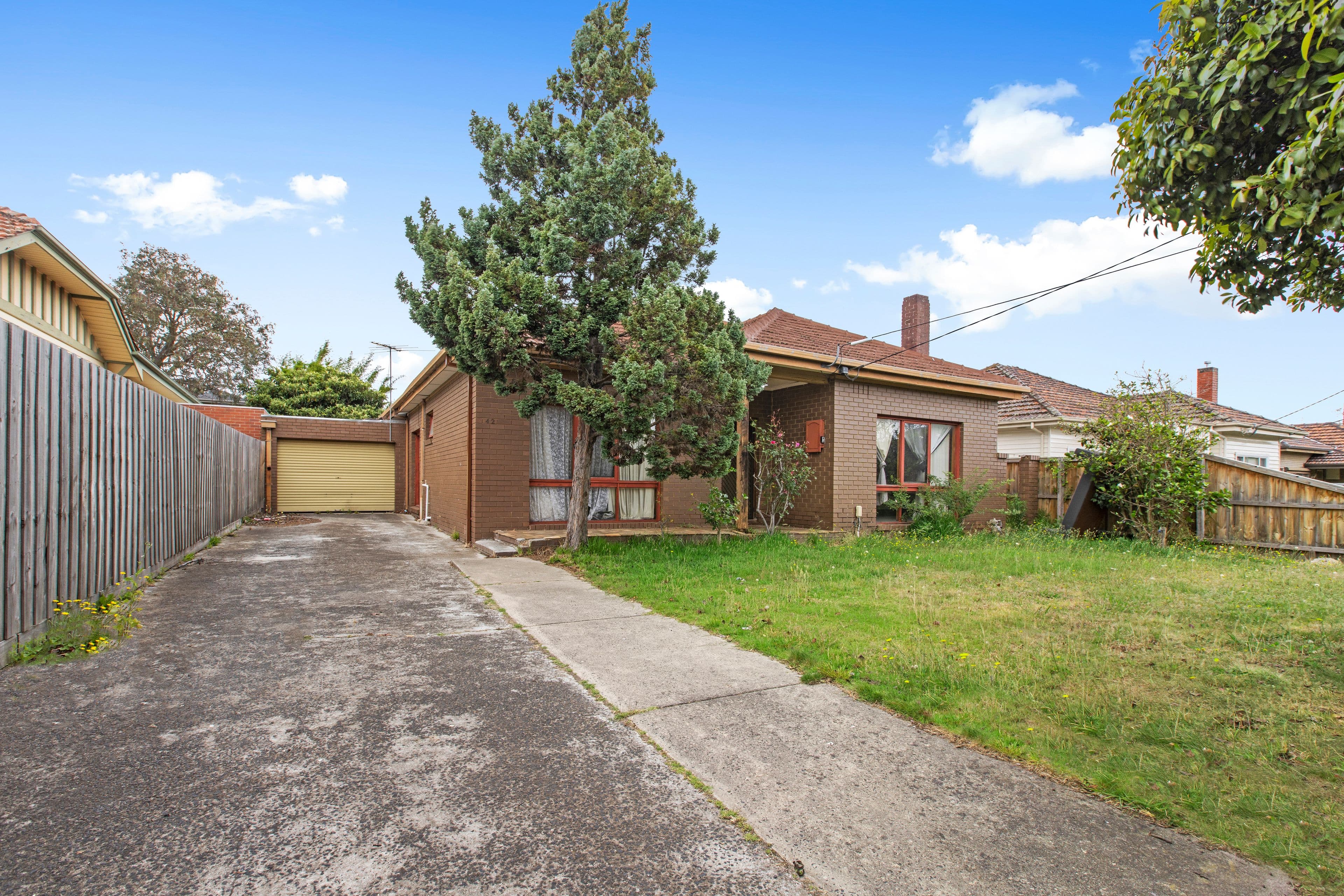 42 Eleebana Avenue, Hughesdale VIC 3166, Hughesdale - Thumbnail 2
