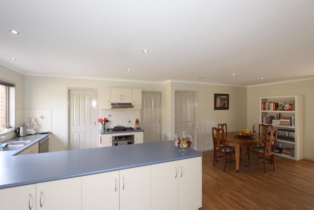 6 Parklane Court, KANGAROO FLAT VIC 3555, Kangaroo Flat - Thumbnail 2