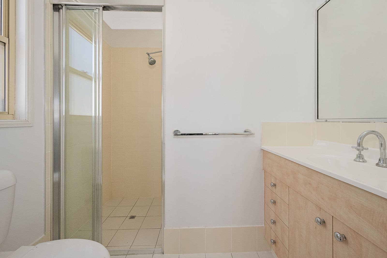 22 Strong Avenue, Graceville QLD 4075, Graceville - Thumbnail 8