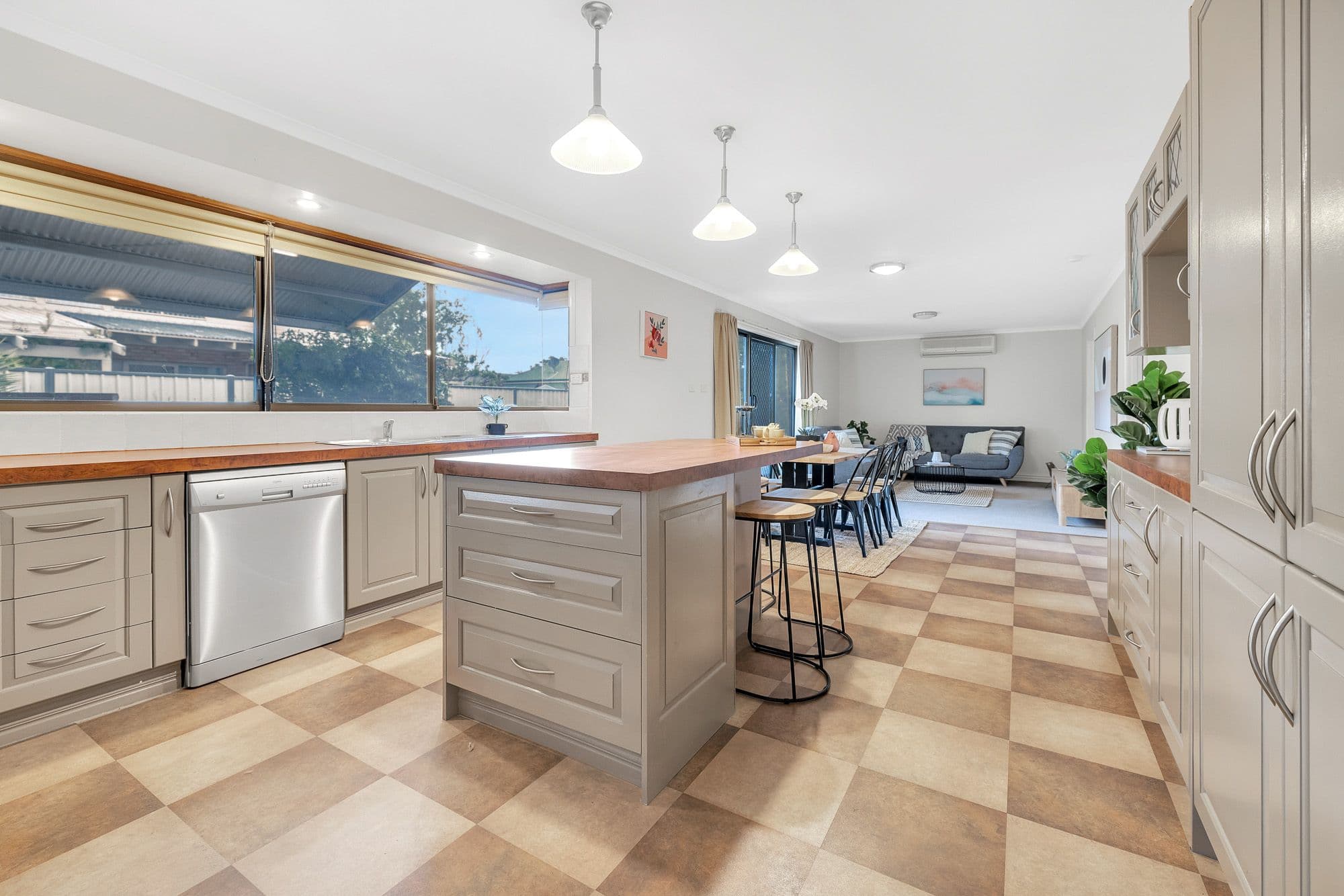 124 Tower Road, Werribee VIC 3030, Werribee - Thumbnail 6