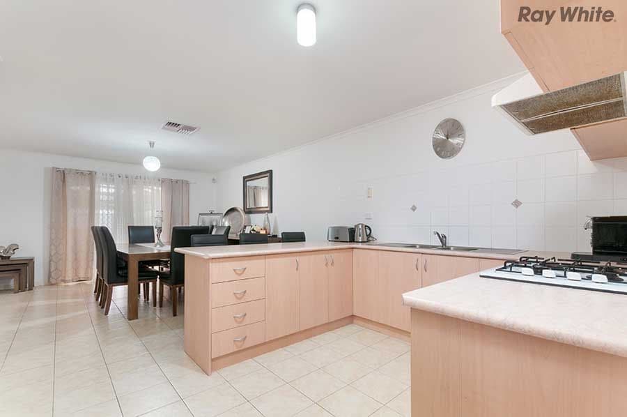 8 Kalista Avenue, Hillside VIC 3037, Hillside - Thumbnail 2