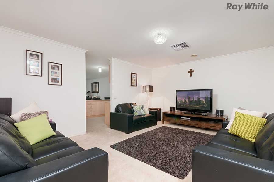 8 Kalista Avenue, Hillside VIC 3037, Hillside - Thumbnail 4