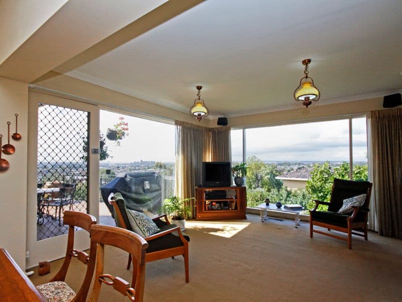 21 Edgecomb Street, HAMLYN HEIGHTS VIC 3215, Hamlyn Heights - Thumbnail 4
