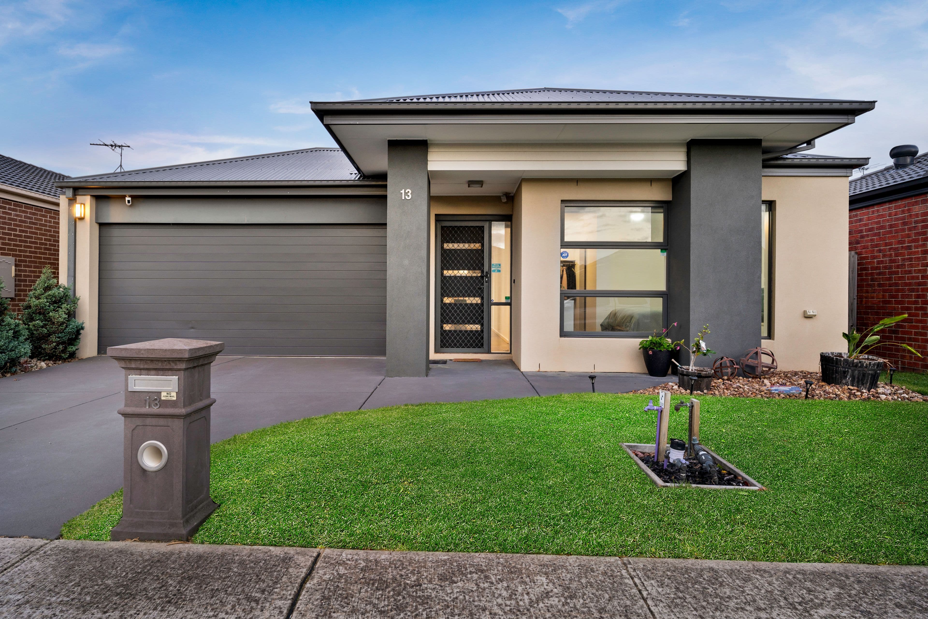 13 Ravensdale Avenue, Officer VIC 3809, Officer - Image 1