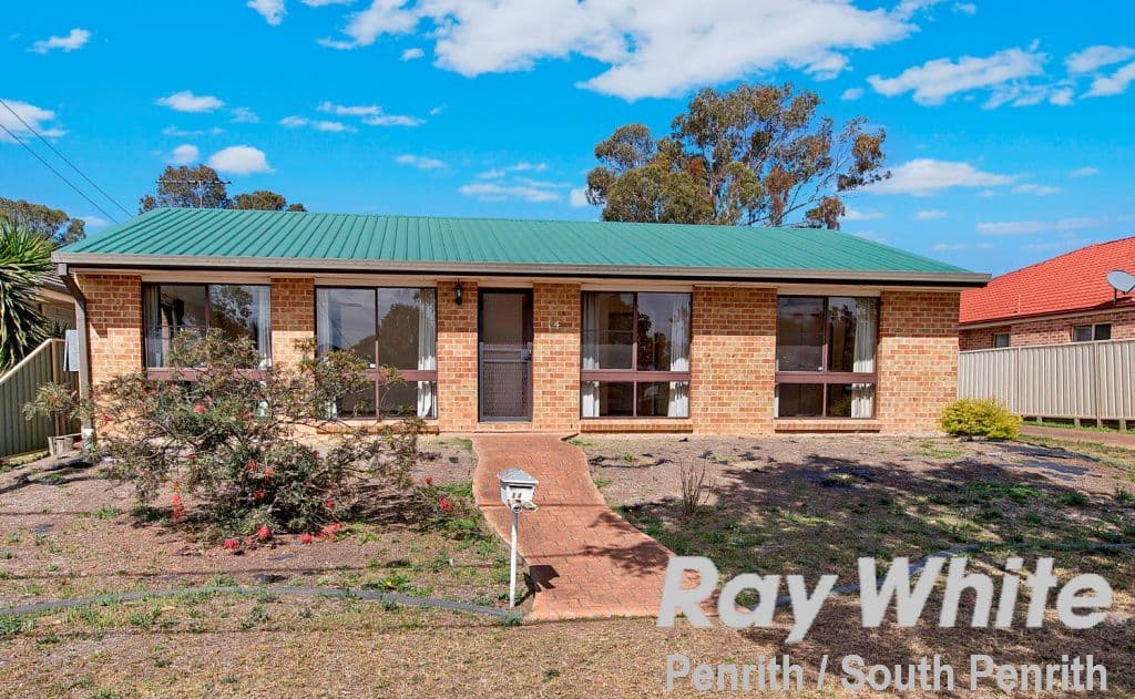 14 Elizabeth Crescent, Kingswood - Thumbnail 3