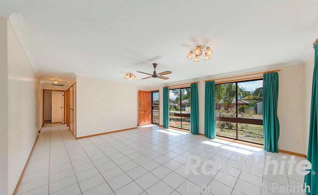 14 Elizabeth Crescent, Kingswood - Thumbnail 4