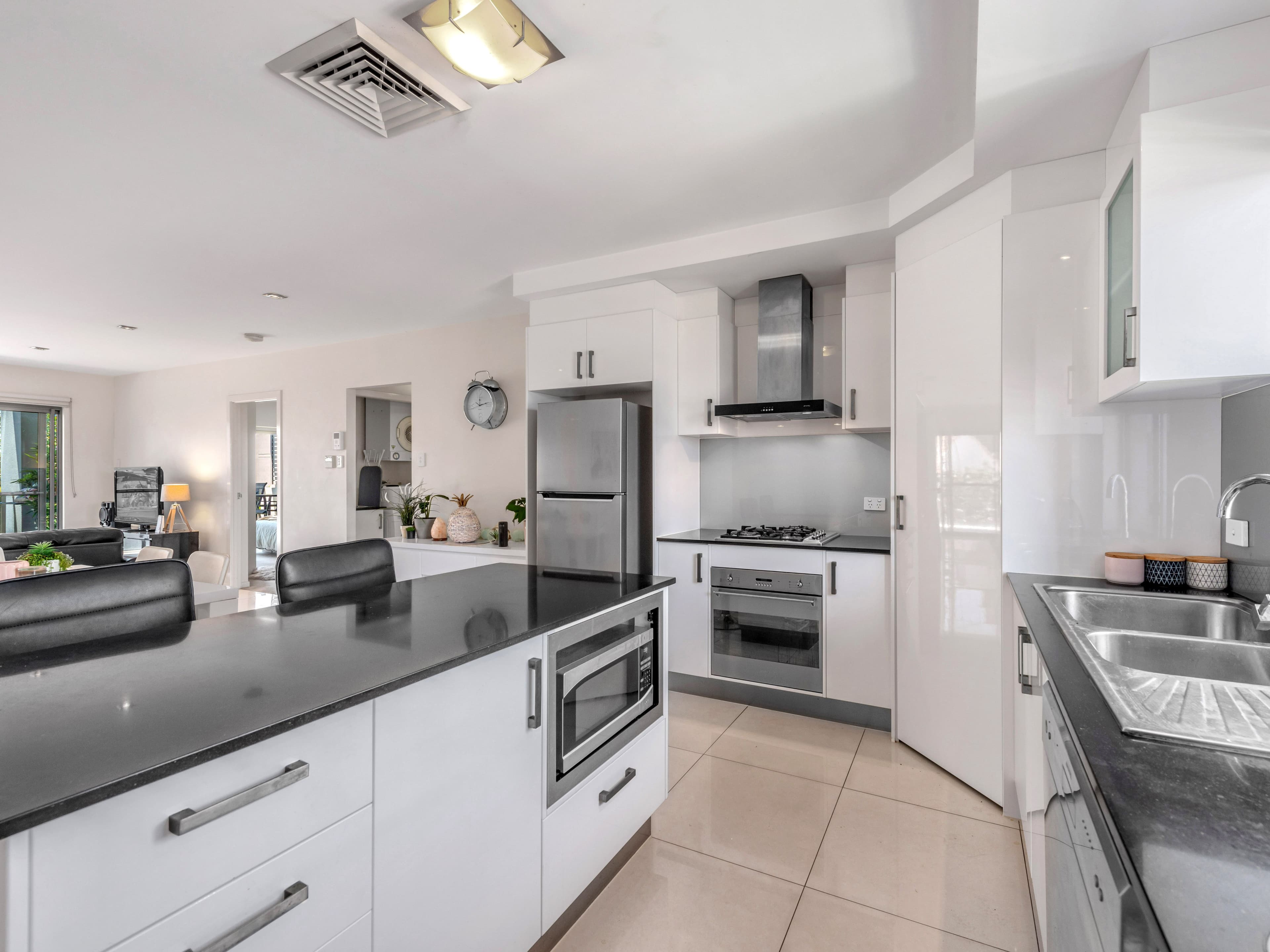 215 Wellington Road, East Brisbane QLD 4169, East Brisbane - Thumbnail 2