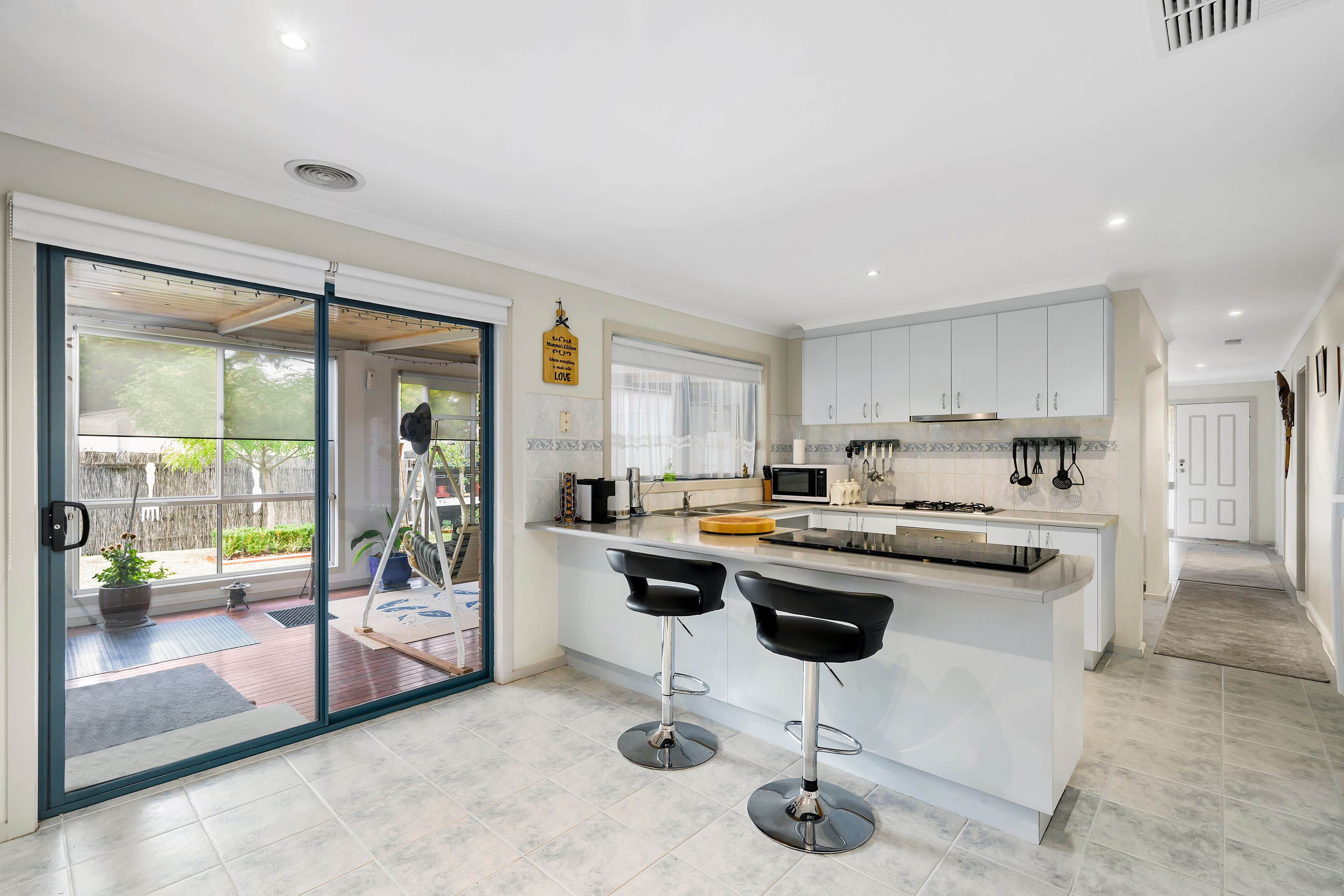 34 Westward Ho Drive, Sunbury VIC 3429, Sunbury - Thumbnail 3