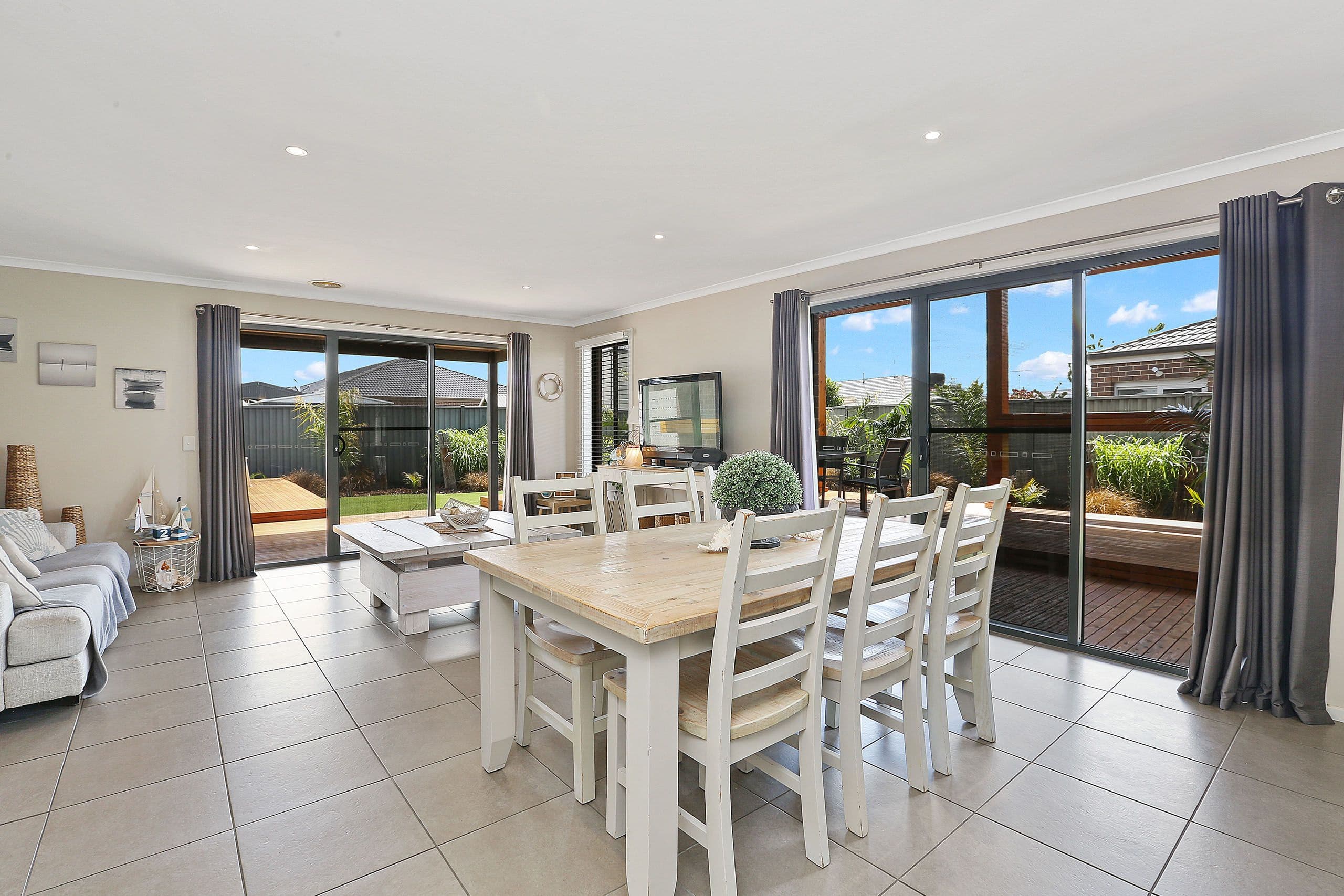 18 Bluebill Court, Lara VIC 3212, Lara - Thumbnail 2