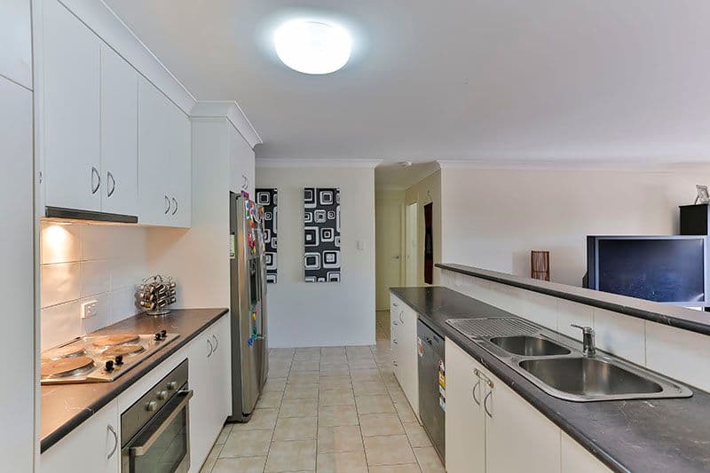 5 Willowburn Drive, ROCKVILLE QLD 4350, Rockville - Thumbnail 4