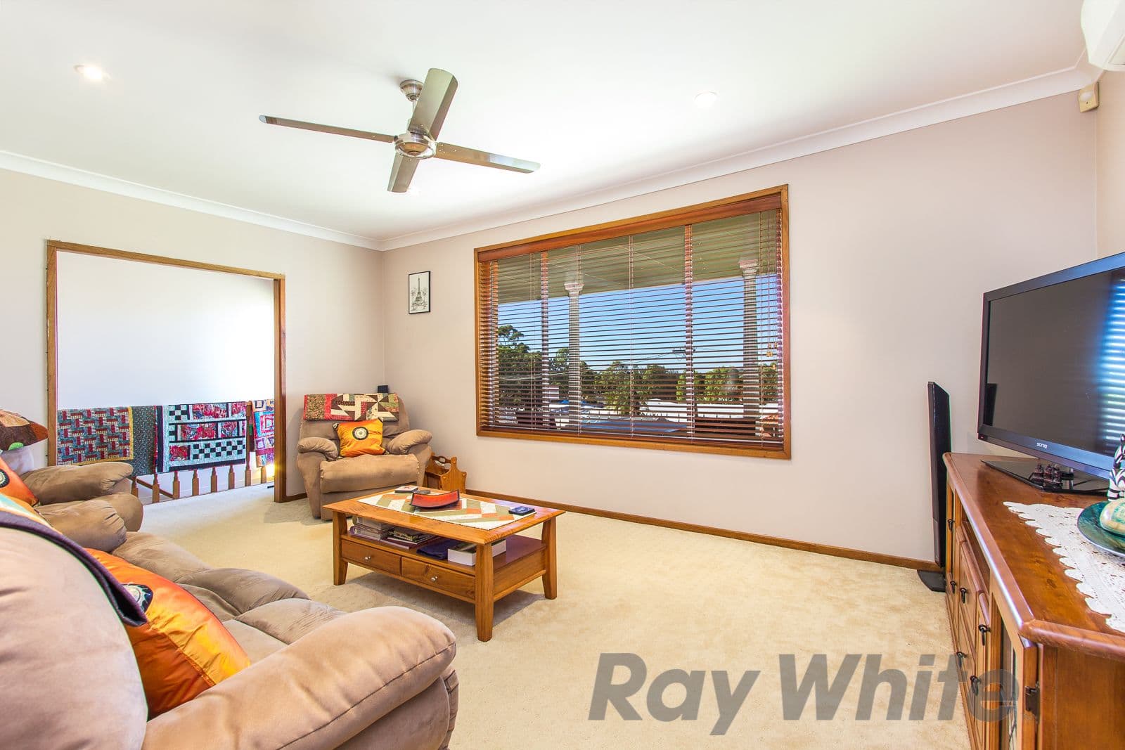 10 Stafford Close, Charlestown - Thumbnail 2