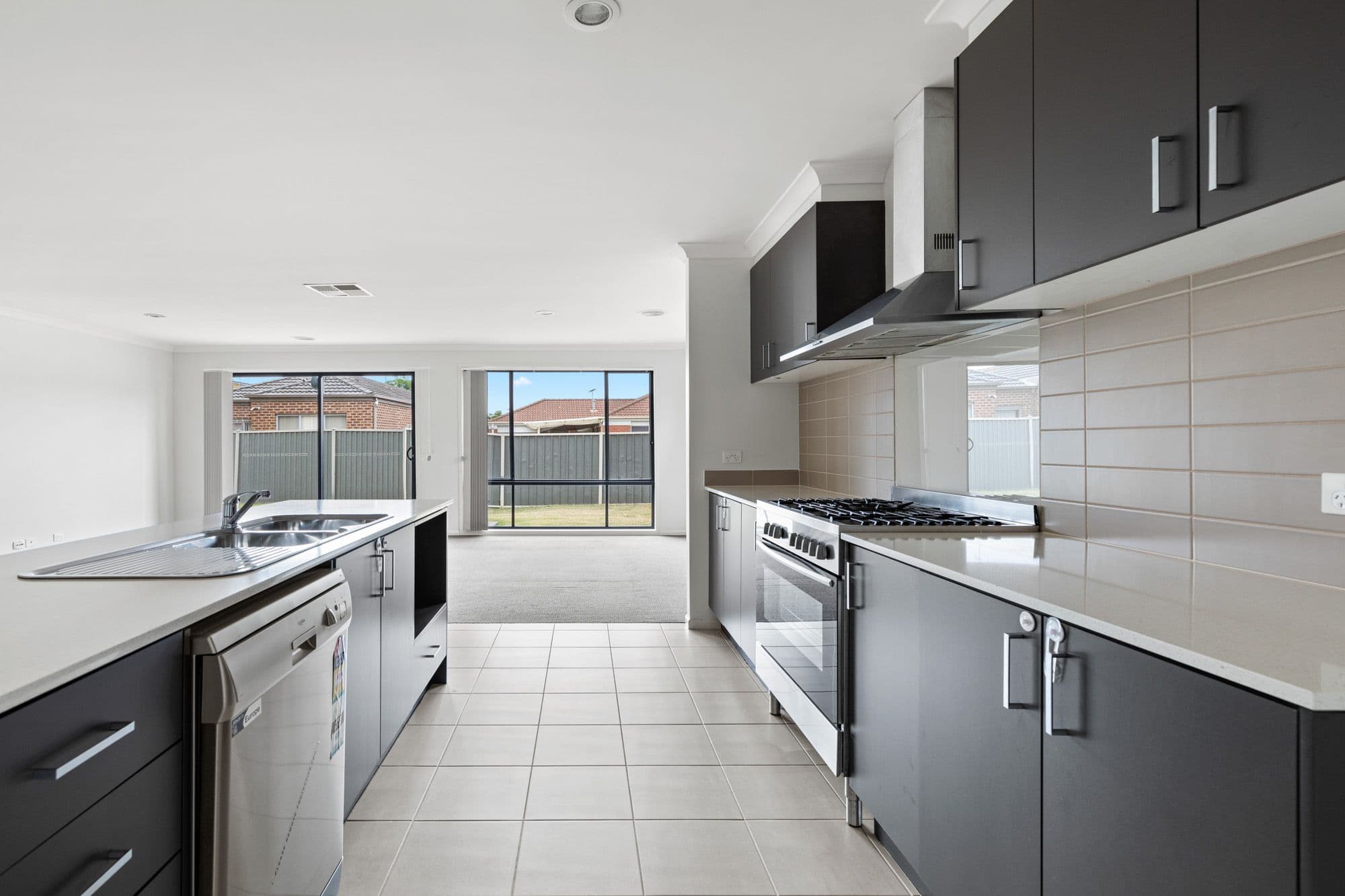 104 Rosella Avenue, Werribee VIC 3030, Werribee - Thumbnail 2