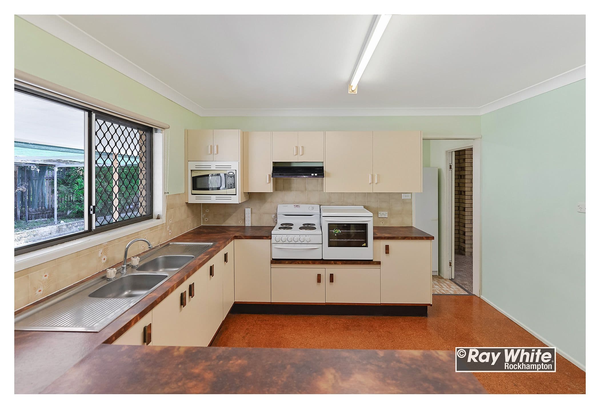 1 Lambourne Avenue, Norman Gardens QLD 4701, Norman Gardens - Thumbnail 4