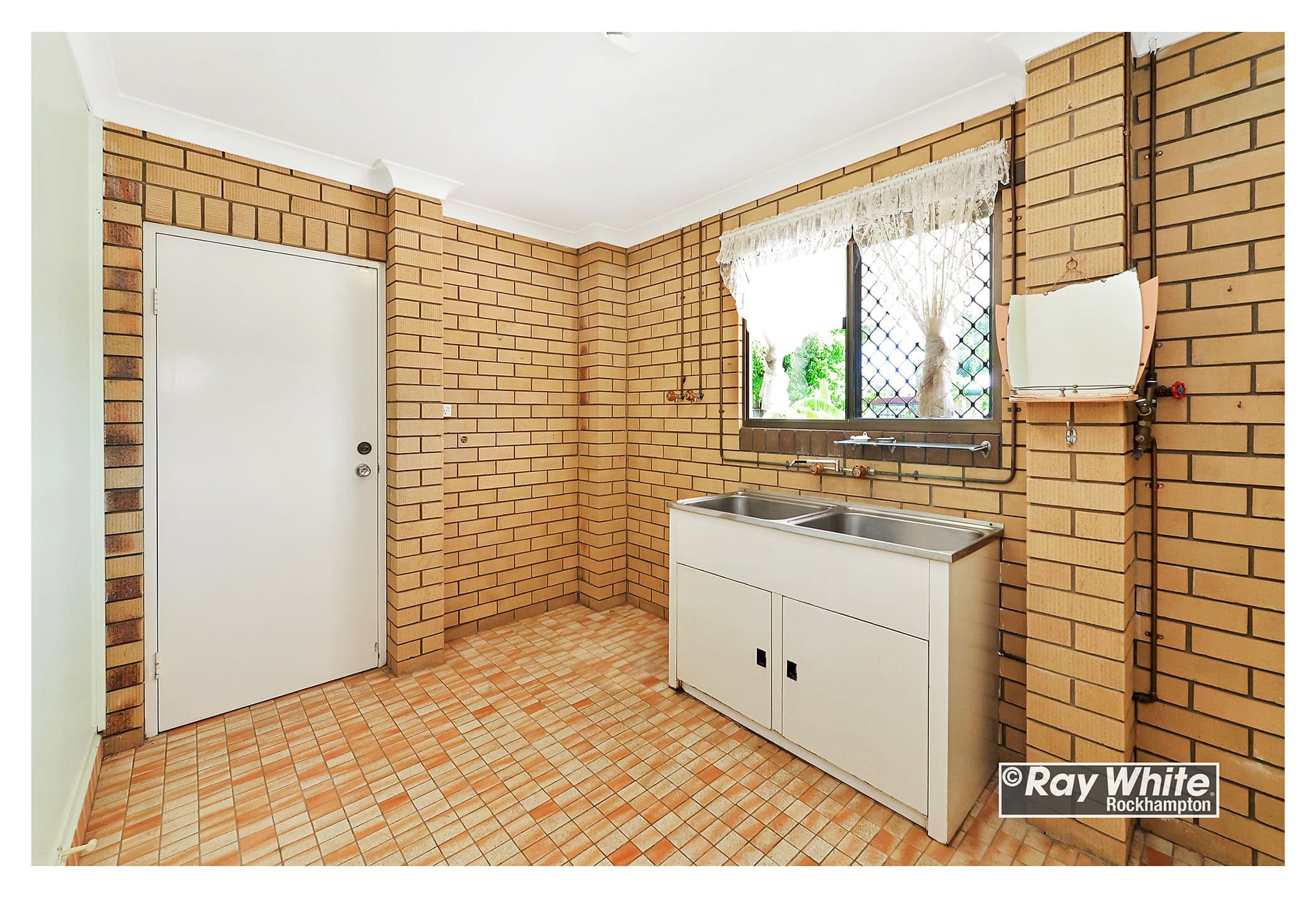 1 Lambourne Avenue, Norman Gardens QLD 4701, Norman Gardens - Thumbnail 8