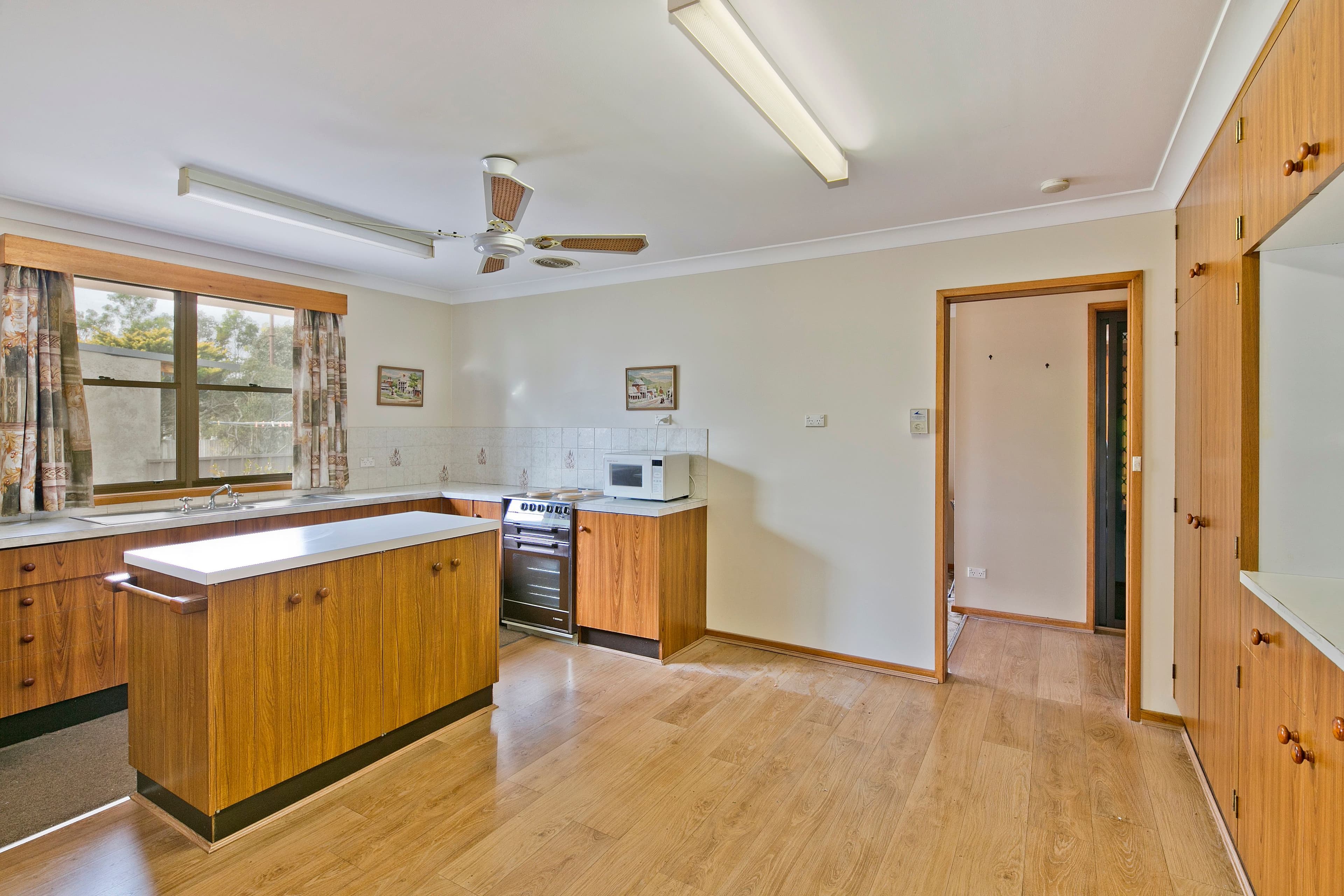16 Chatsbury Street, Goulburn - Thumbnail 3