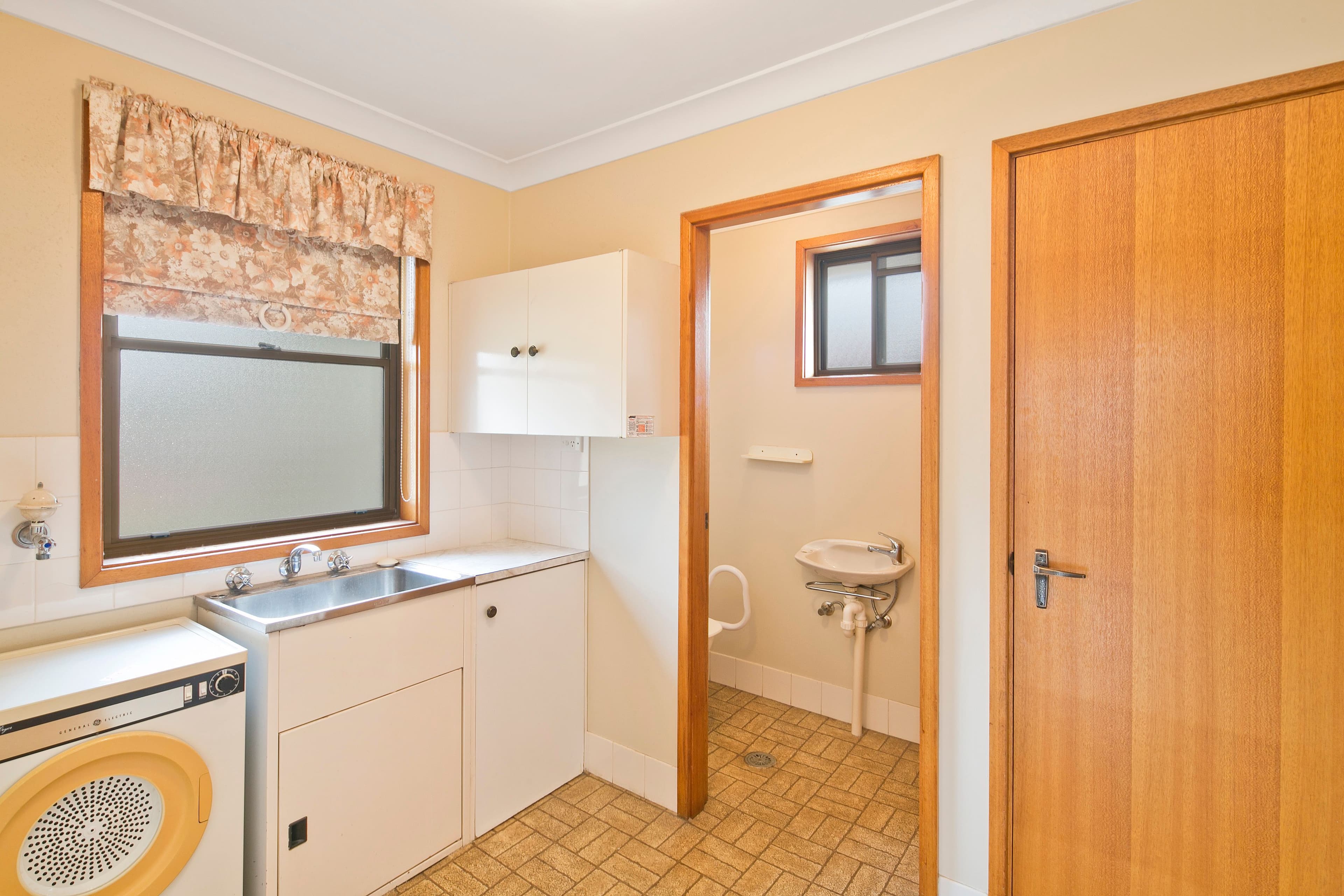 16 Chatsbury Street, Goulburn - Thumbnail 8