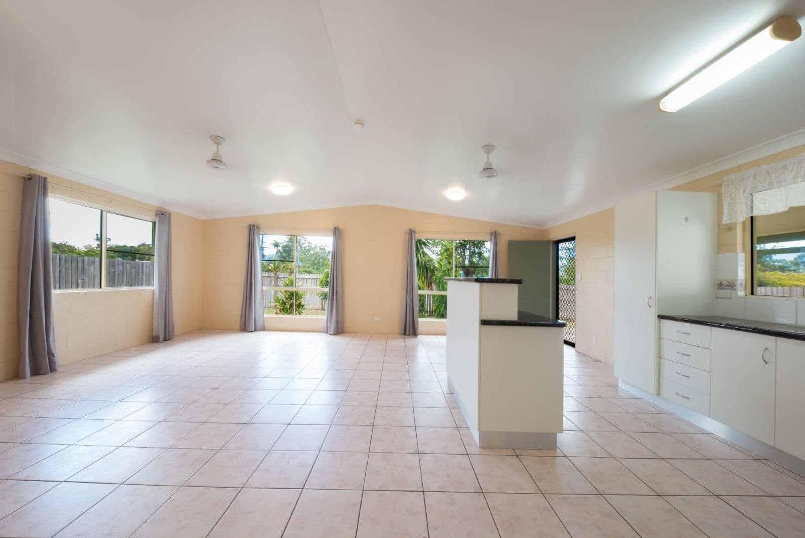 128 Shute Harbour Road, Cannonvale QLD 4802, Cannonvale - Thumbnail 4