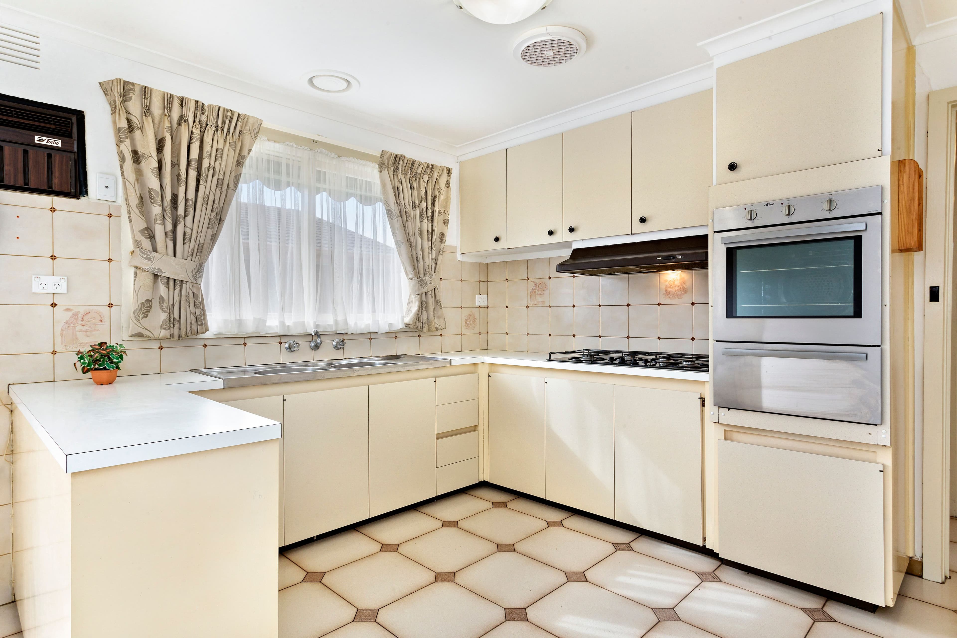 4 Finch Street, Thomastown VIC 3074, Thomastown - Thumbnail 4